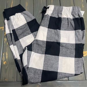 Brand New Old Navy Black Checkered Cuffed Pajama Pants Size MED